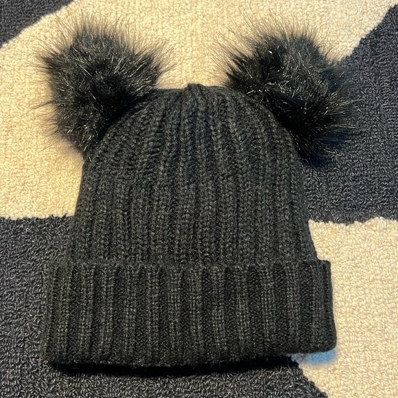 Beanie with PomPoms - Picture 1 of 2